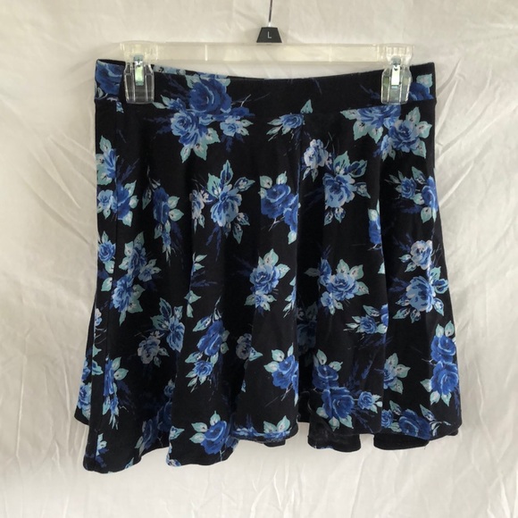 ☀️Donating Soon☀️LC Lauren Conrad Skirt Size M - Picture 3 of 3